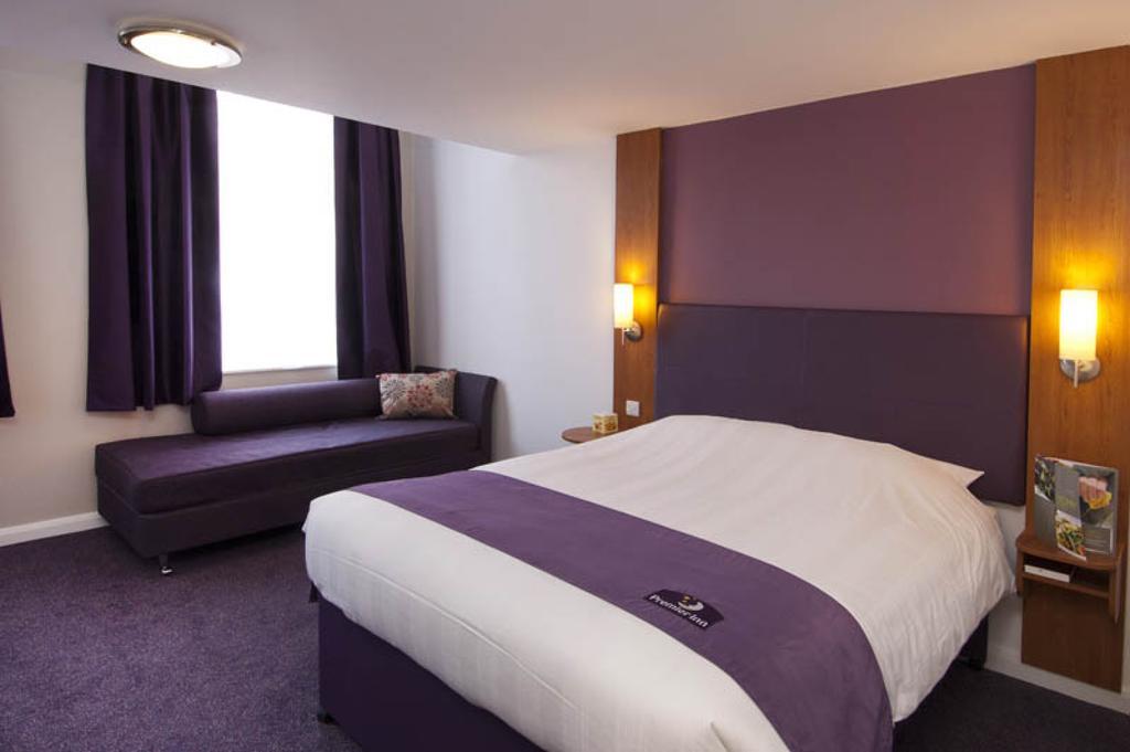 Premier Inn Cobham Cobham  Rum bild