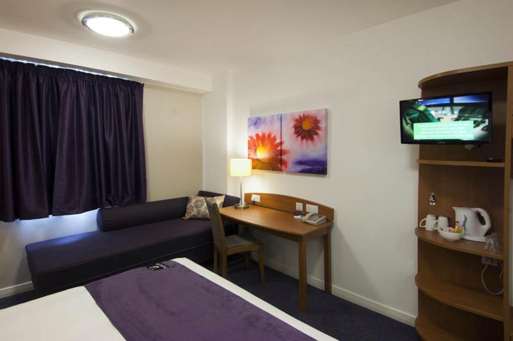 Premier Inn Cobham Cobham  Rum bild