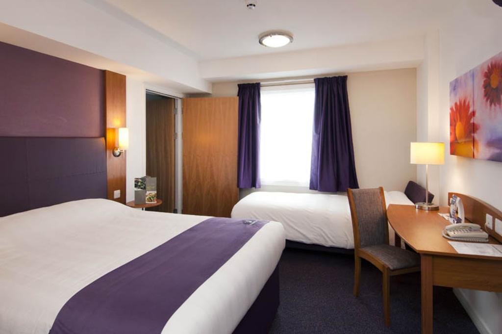 Premier Inn Cobham Cobham  Rum bild