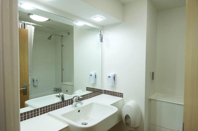 Premier Inn Cobham Cobham  Exteriör bild