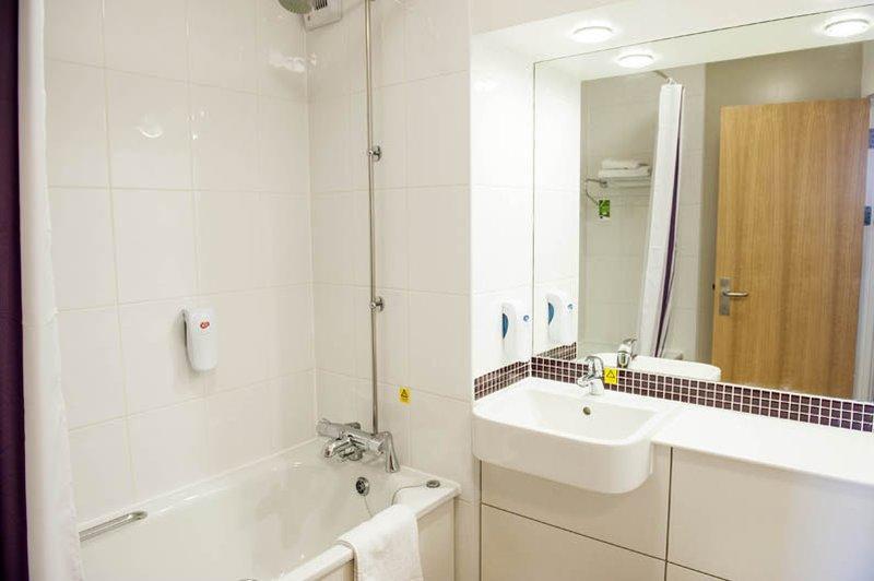Premier Inn Cobham Cobham  Exteriör bild