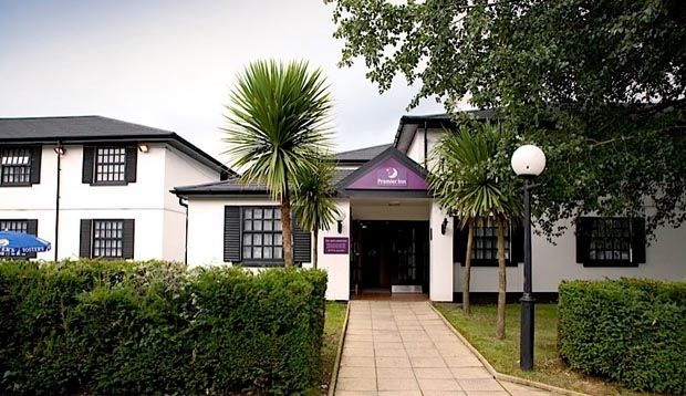 Premier Inn Cobham Cobham  Exteriör bild