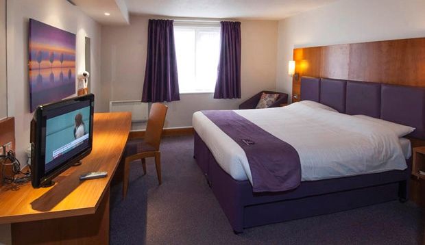 Premier Inn Cobham Cobham  Exteriör bild